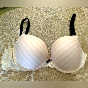 NWOT Victoria secrets bra